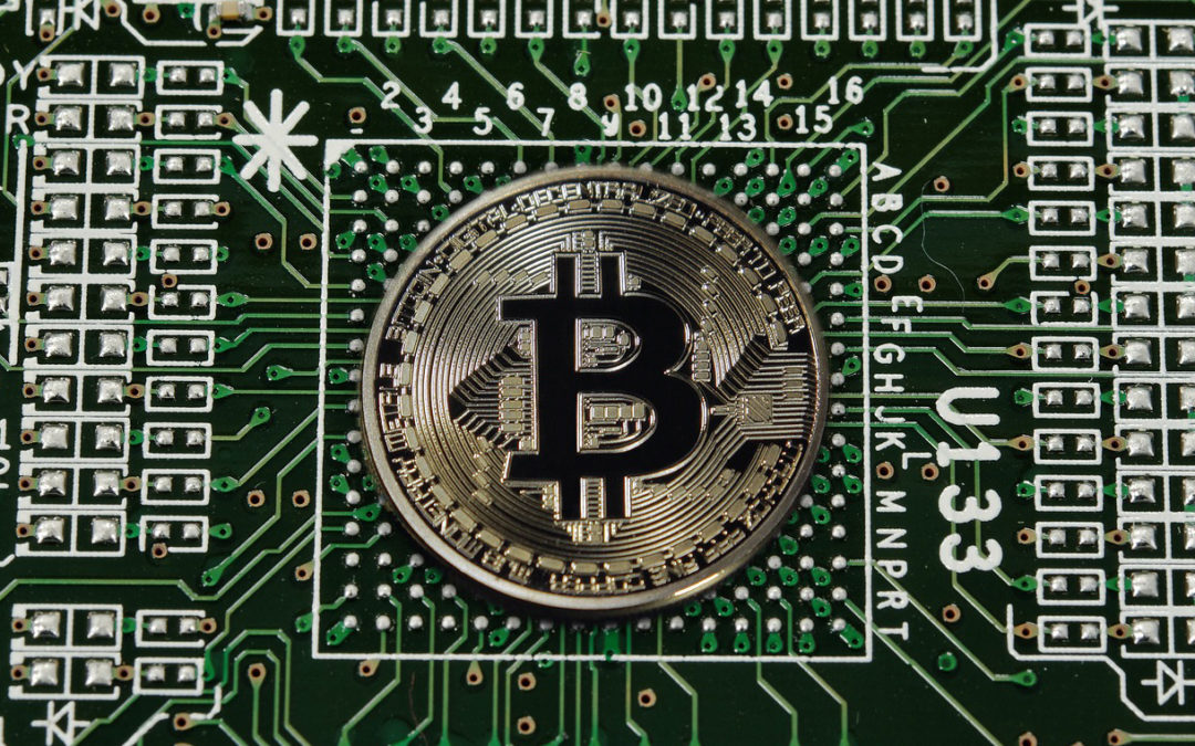 Bitcoin e demais criptomoedas: vale a pena investir?