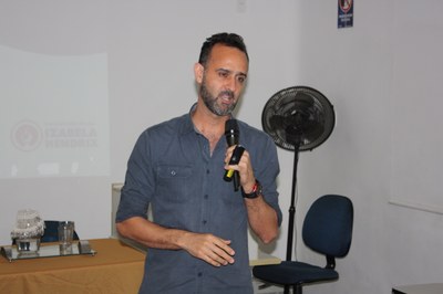 Coordenador de Relações Internacionais, professor José Aparecido Oliveira