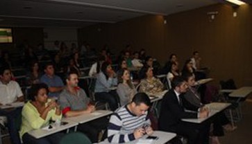 Laboratórios, professores qualificados e aptidões das áreas ambiental e sanitária trabalhadas de forma conjunta
