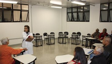 Raciocínio crítico, rigor científico, atividades de socialização e visão global são características da formação